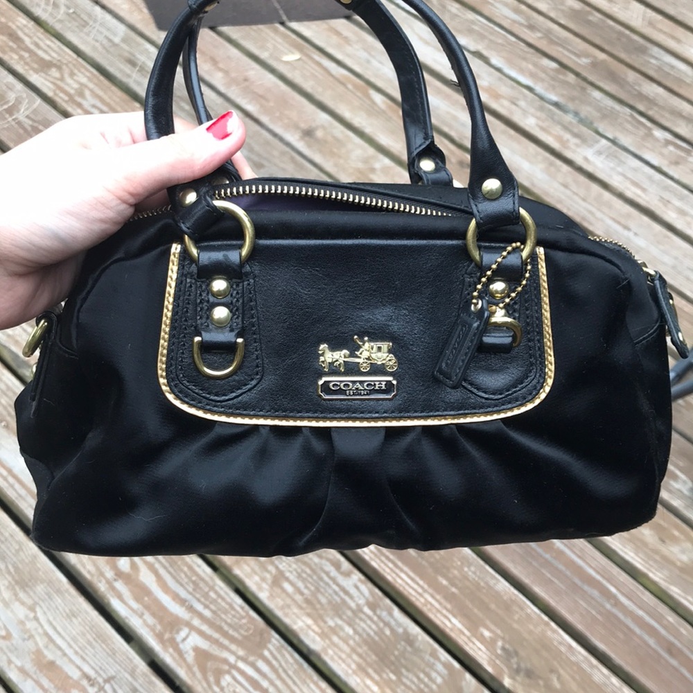 Classy! Coach Amanda Tote. A classic!!